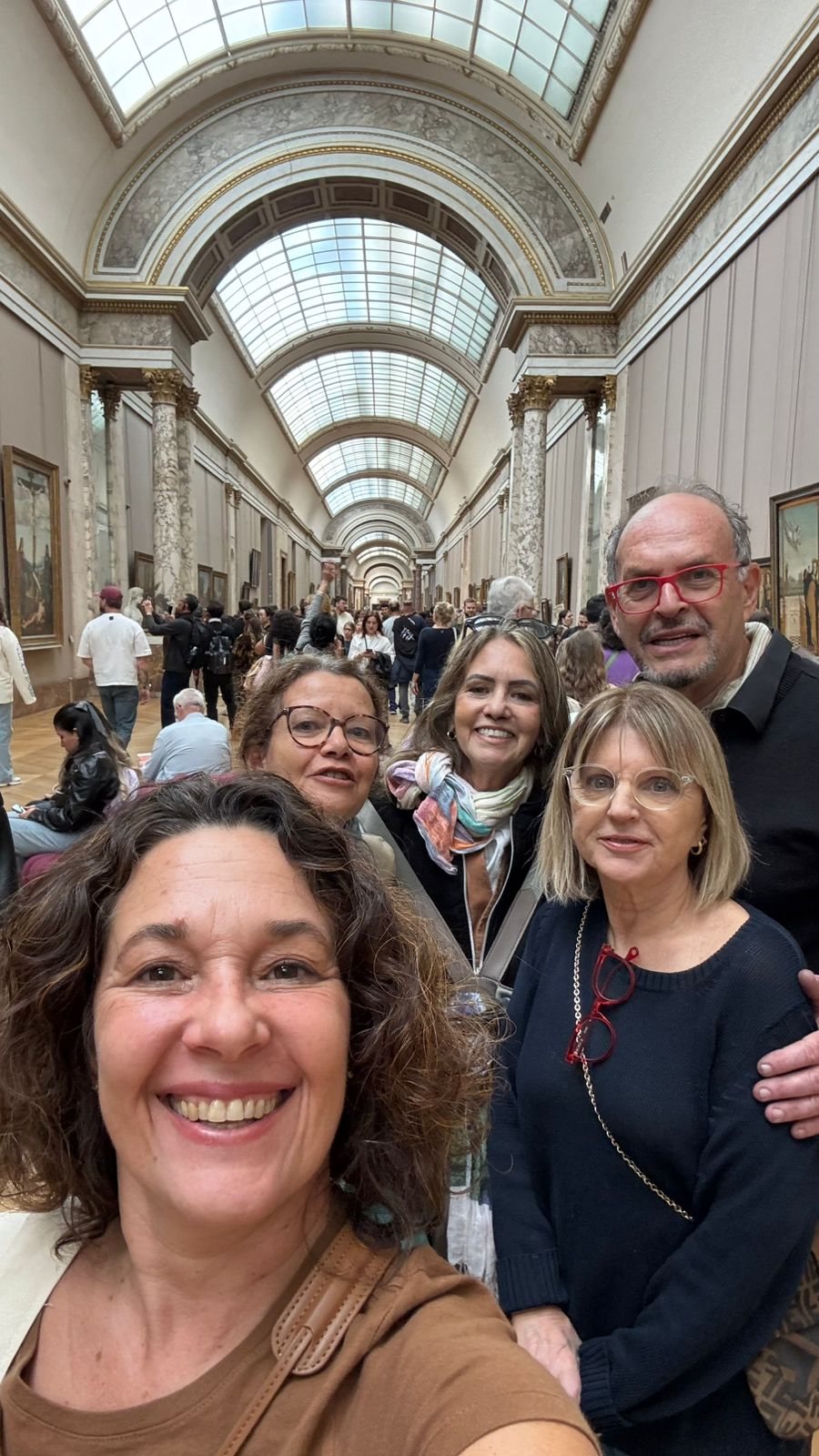 Galeria do Louvre com o grupo